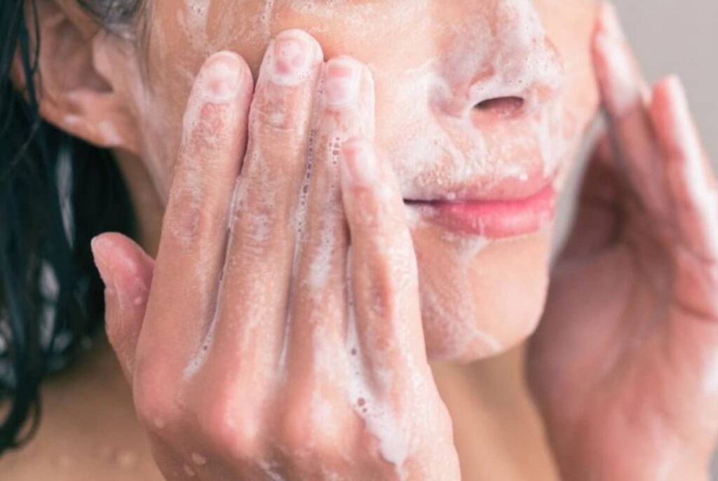 Sulfatfreie Gesichtsreinigung für empfindliche Haut